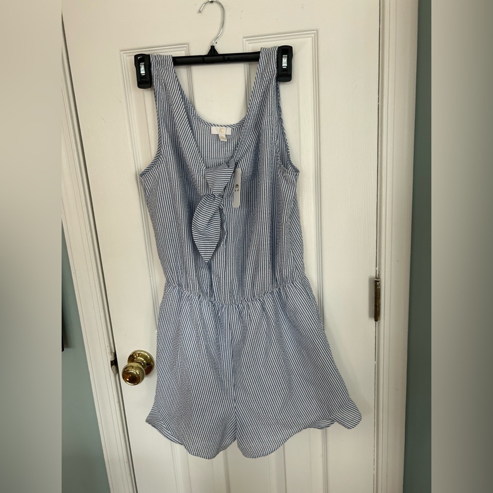 C Blue/White Seersucker Romper Sz S Tie Front
